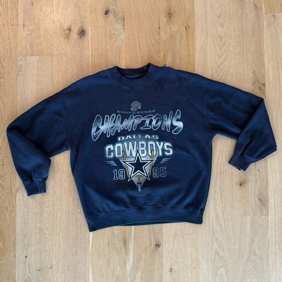 Abercrombie & Fitch Dallas Cowboys Graphic Crew Sweatshirt - Picture 1 of 5